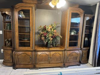 Beautiful! Michael Amini / Aico sectional wall unit. Free Delivery.