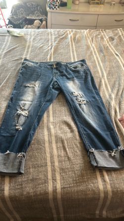 Distressed Cropped Jeans with Rolled Cuffs