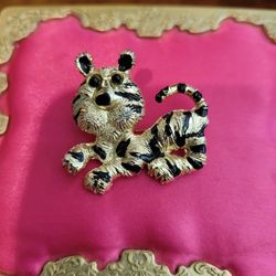 Vintage Enamel Tiger Cub Goldtone With Black Stripes Brooch Pin 1.25"×1.5" F8 