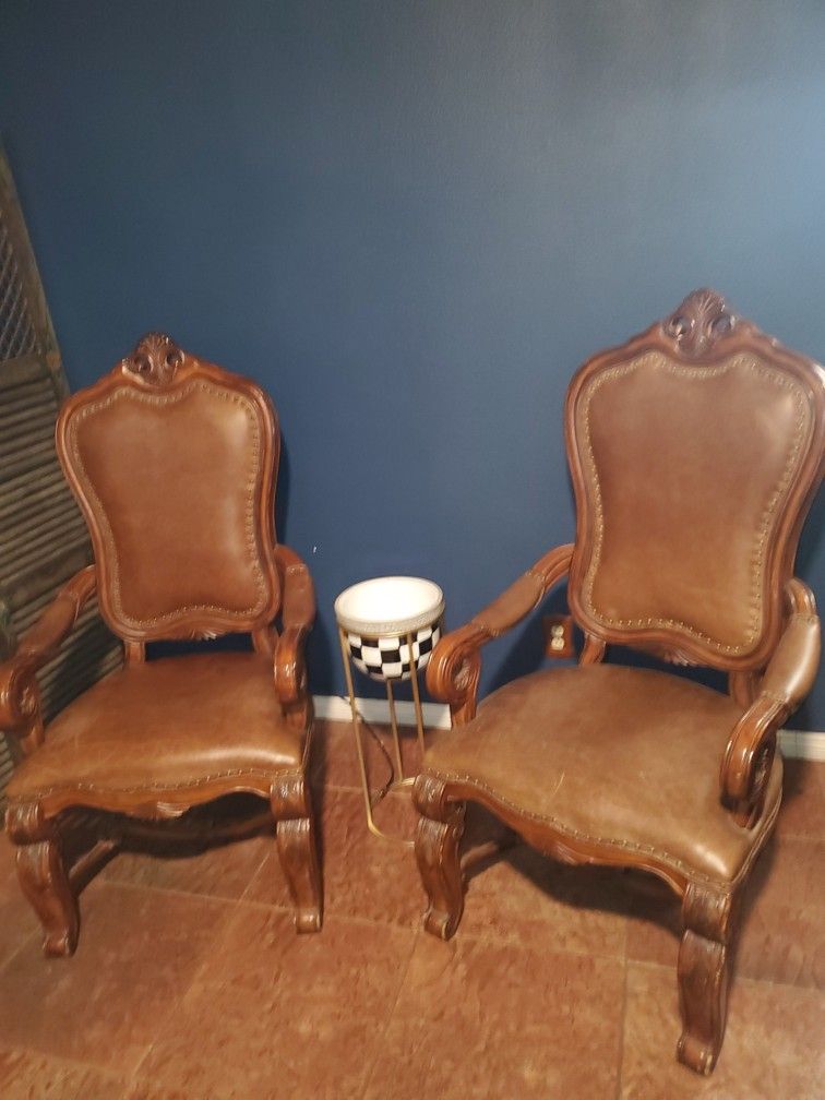2 Big Brown Leather Chairs And Table