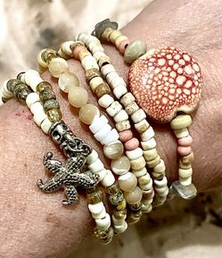 SET OF BEACH THEMED STRETCH BRACELETS