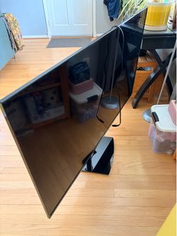 55” Amazon Fire TV w/swivel stand
