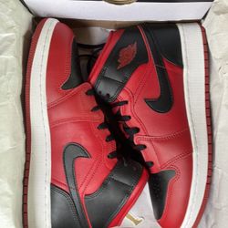 Brand New Jordens,fresh In The Box Not Wormed Not Once Still Has New Shoe Smell  SIZE 7 