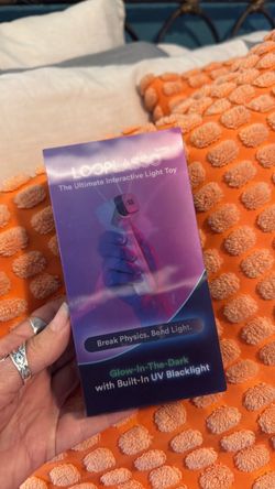 Light displaying toy