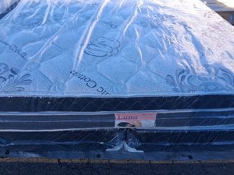 Brand New King Size Pillowtop Mattress Included Box Spring Free Delivery Depends On Location