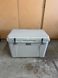 YETI Tan Tundra 105 Cooler – Used