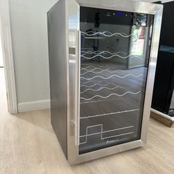 Mini fridge wine cooler