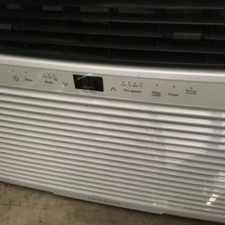 Lg Frigidaire  Amana Big A/C Units 18,000 22,000 and 25,000 Btu Window Units 230 or 240 Volt