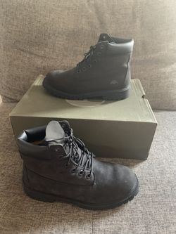 Timberland Premium 6 Inch Waterproof Boots Color Black Nubuck Size 6 Juniors.