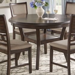 Dining Table Set With 4 Chairs Like New From Rooms To Go