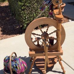 Ashford Traveler Spinning Wheel – Dbl Treadle + Bobbins & Roving