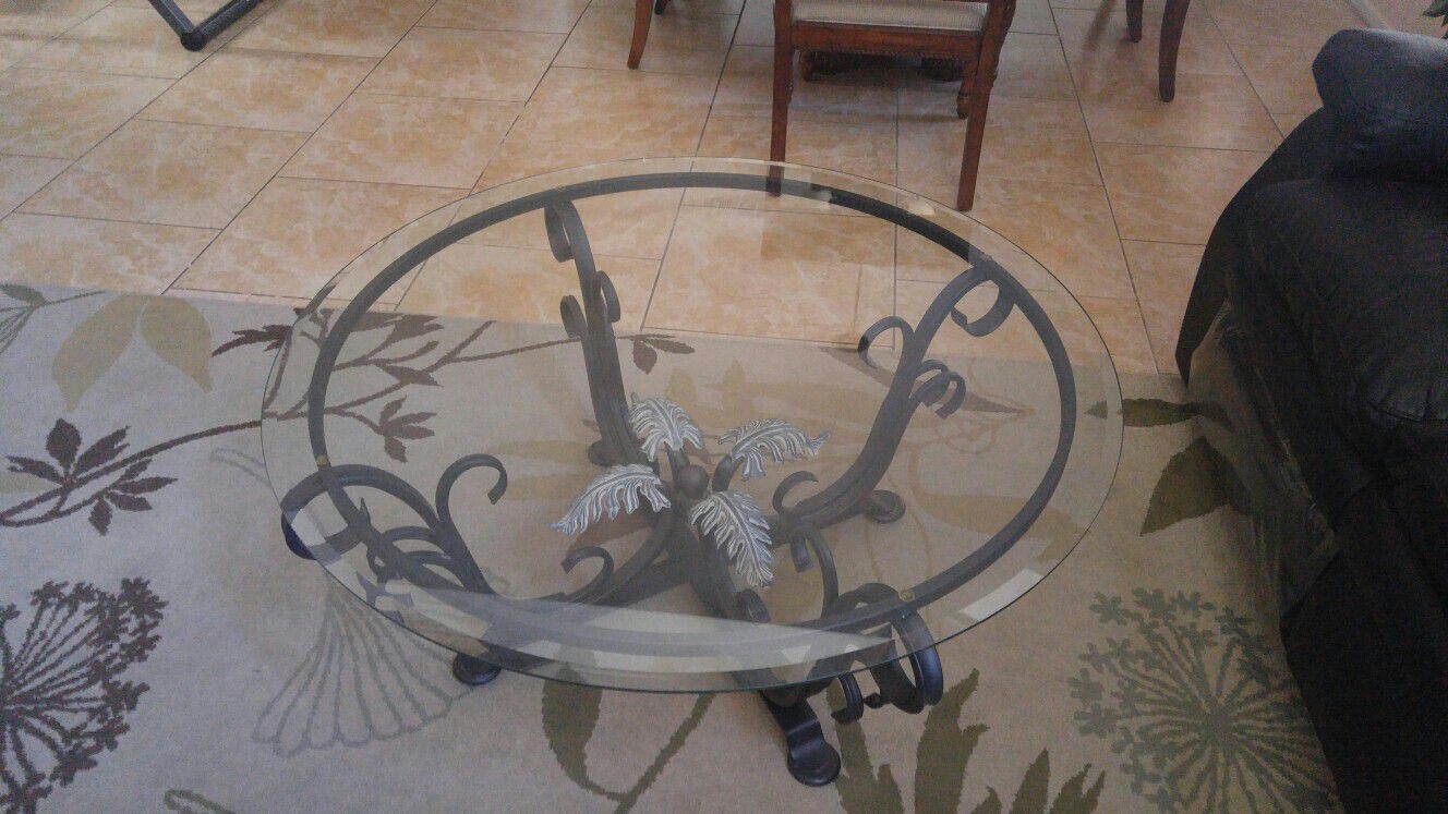 Round coffee table.