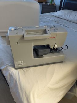 Singer machine  with Case