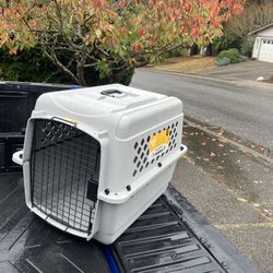 Medium Dog Kennel Crate Carrier Airline Approved like New 28” L by 20” W by 20”