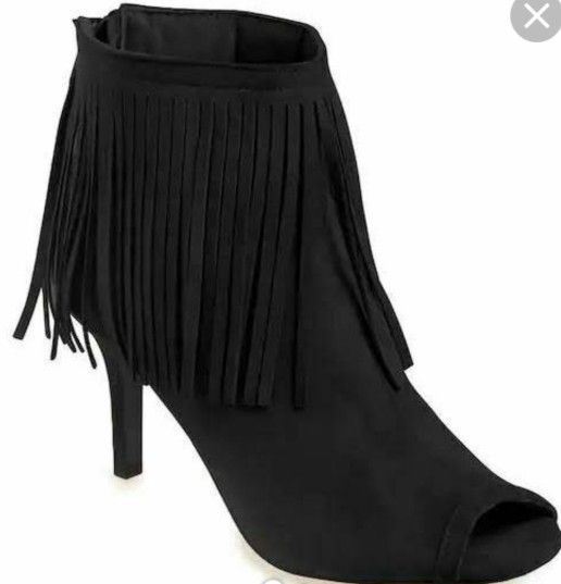 SEXY/SASSY & FUN NEW ASHRO BOOTIE BOOT WITH FRINGE & BACK ZIPPER!..BLACK FAUX SUEDE ♡***