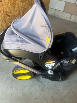 Doona Stroller/Car seat(w/base)