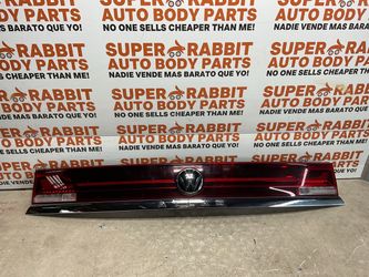 2024 Volkswagen Atlas Rear Center Tail Light LED SUPER CHEAP Original ✅ 2026