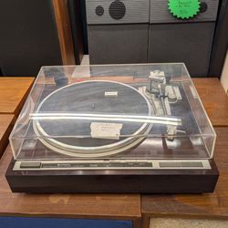Hitachi HT-500 Turntable