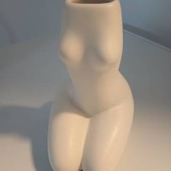 Brazillian Vase Woman Sitting AND EXTRAS FOR SALE. MADE IN BRAZIL! - $15 (Harahan)