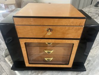 150 + Cigar Humidor