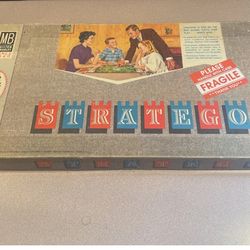 Milton Bradley 1961 Stratego War Board Game Vintage Pre-Owned Complete Strategy