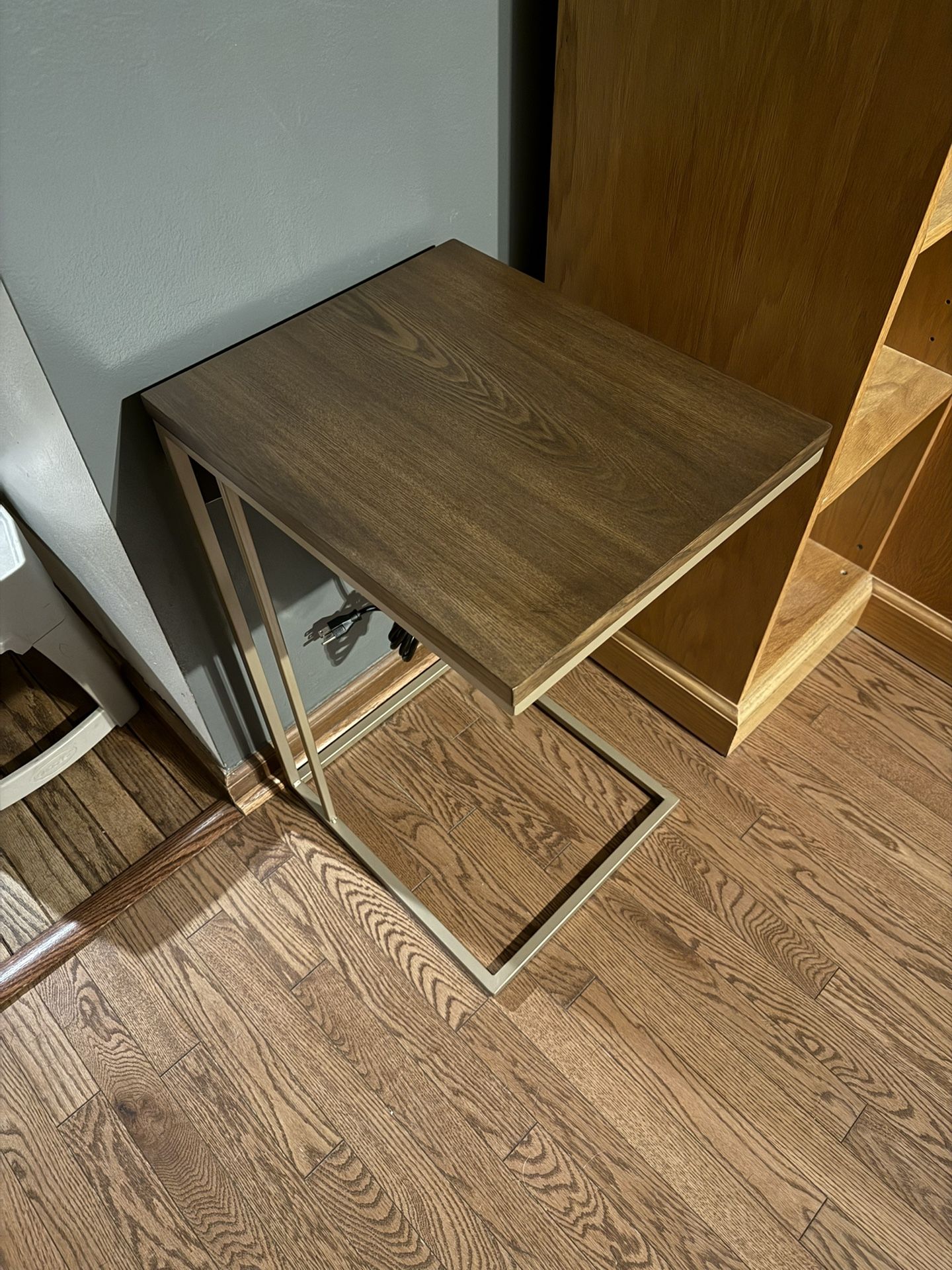 End Table With Power Bank