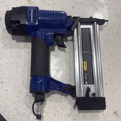 Compresor y pistola de fijación