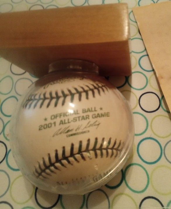 2001 Derek Jeter Signed Baseball With Certification