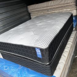 Full size Mattress and box spring. Can deliver 