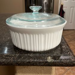 Corningware French White 2.3 quart/2.3 Liter Microwave And Oven Safe And No Stovetops And No Broiler 
