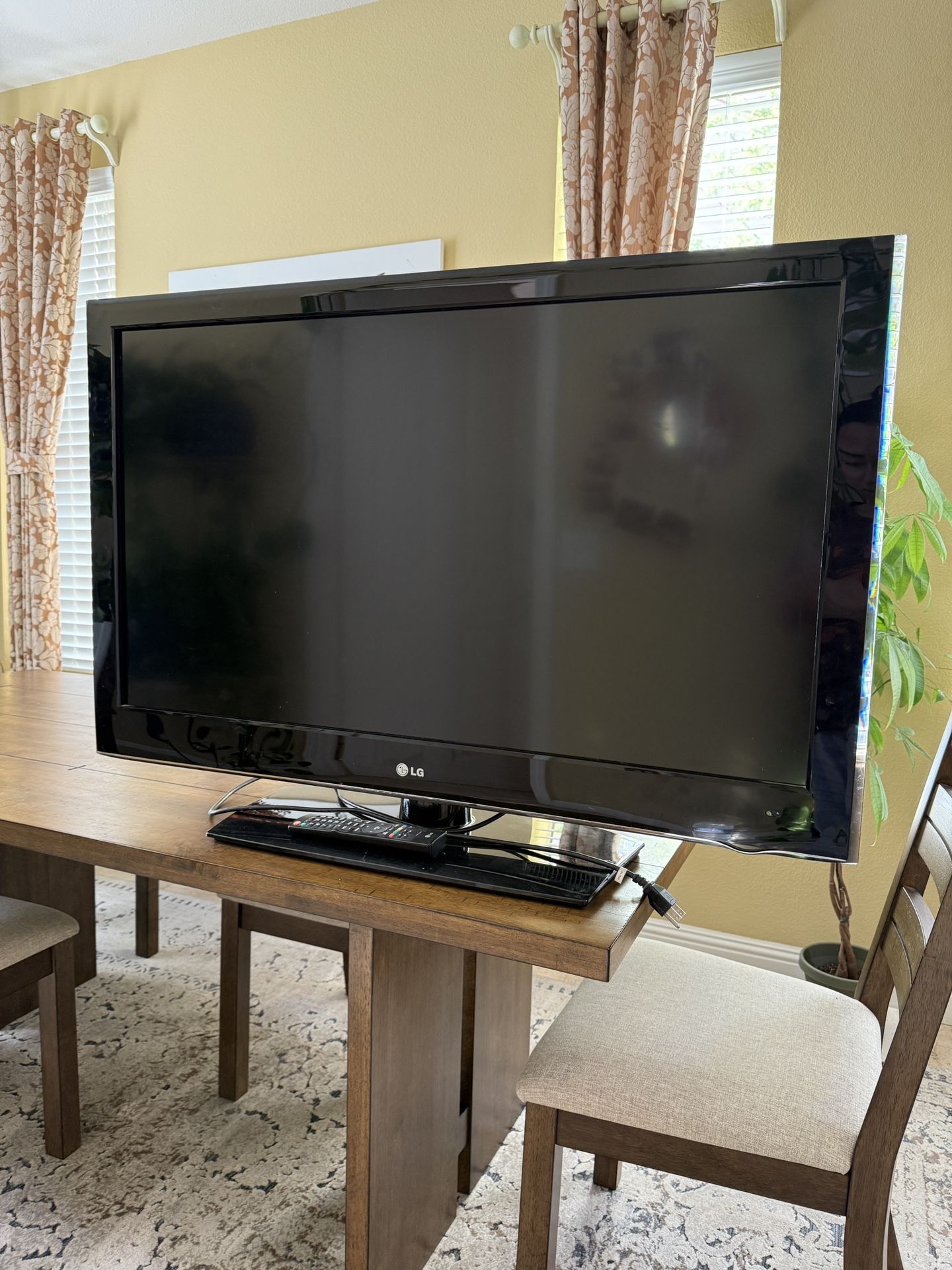 LG 40 Inch TV