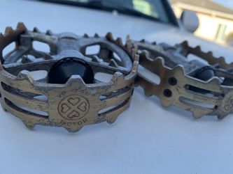 VINTAGE VICTOR BMX PEDDALS