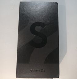 LIKE NEW Fully Unlocked Galaxy S22 128GB WITH BOX