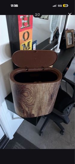 Wood Look Small Trash Can with Lid