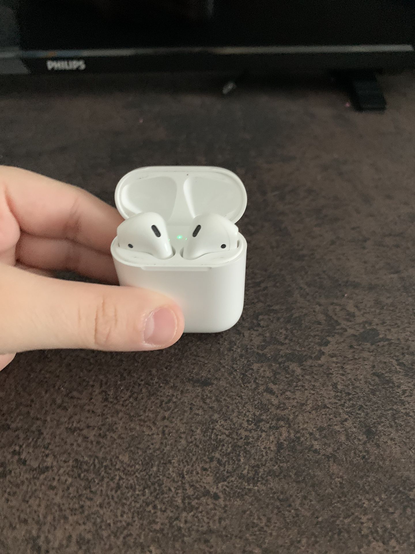 Apple AirPods 1st generation work like new