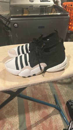 Adidas Trae Young Sz 10.5