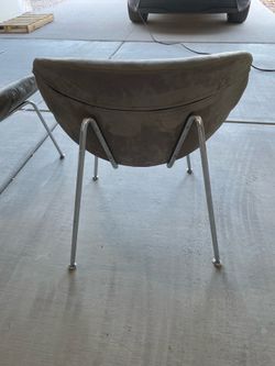 Lip chairs