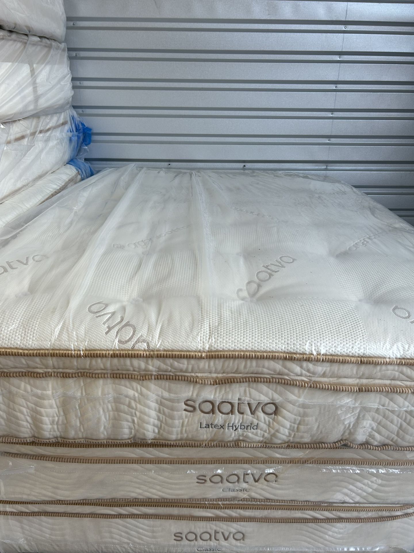 Saatva Classic Luxury Mattress – Excellent Condition