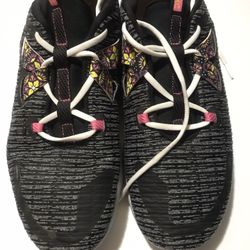 Nike Renew Arena Tennis Shoes Black & White Floral Women’s Size 11