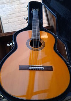 Takamine G128S (Spruce top) Classical Guitar w/ Hard case.