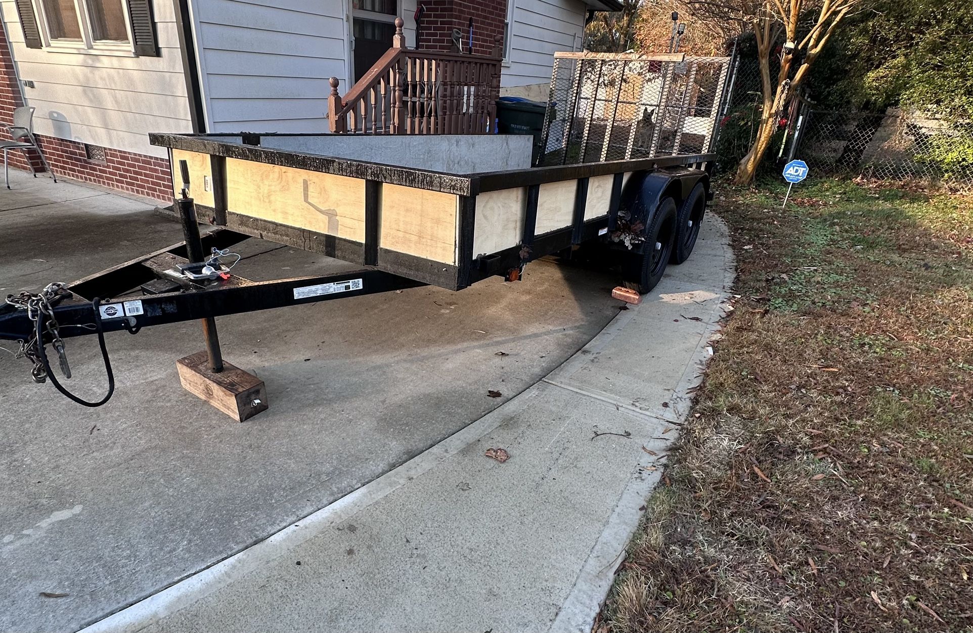 5x14Ft   trailer  2 Axles