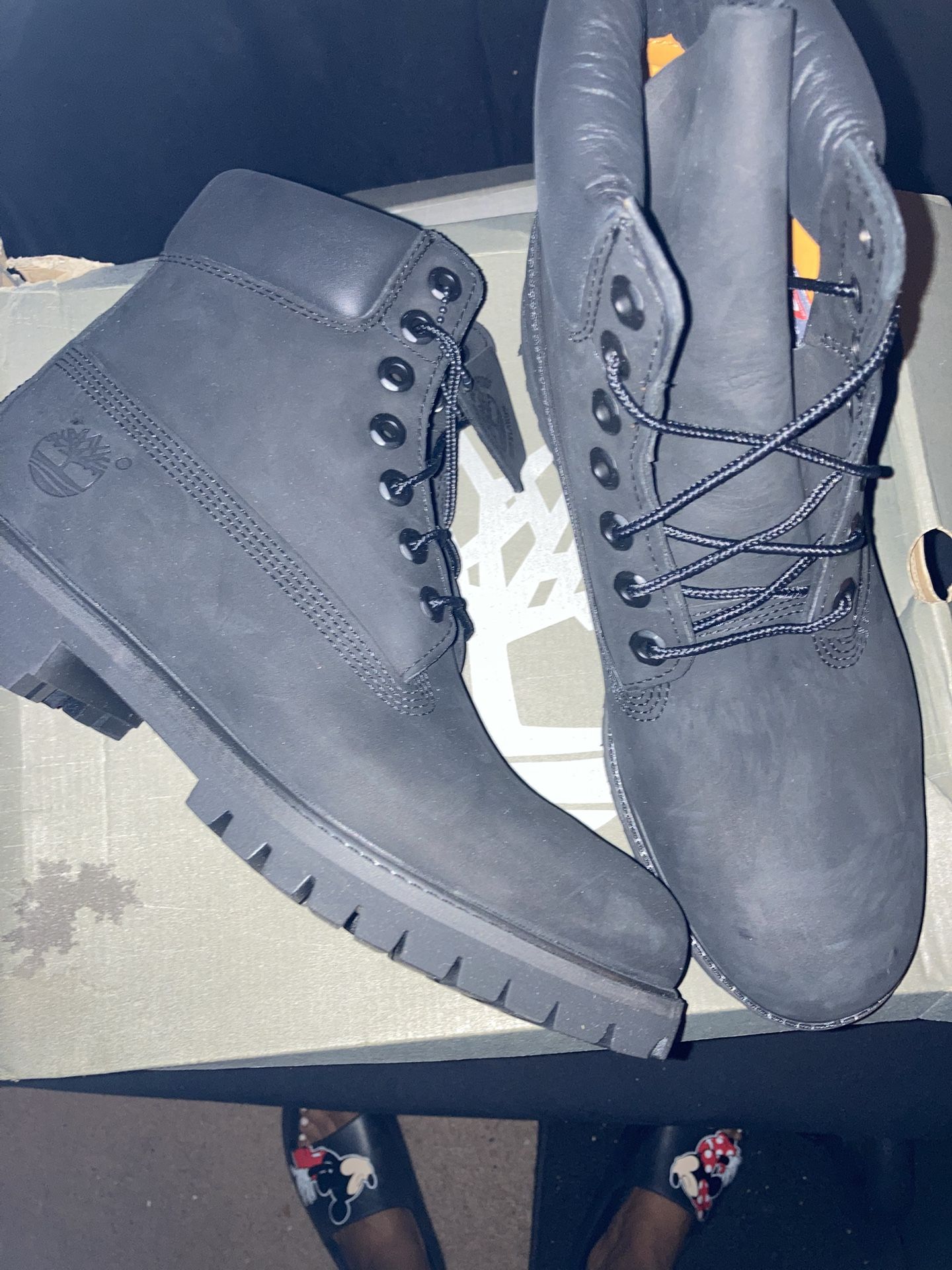 ALL BLACK TIMBERLANDS