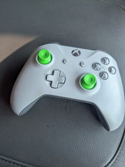4 Xbox Controllers