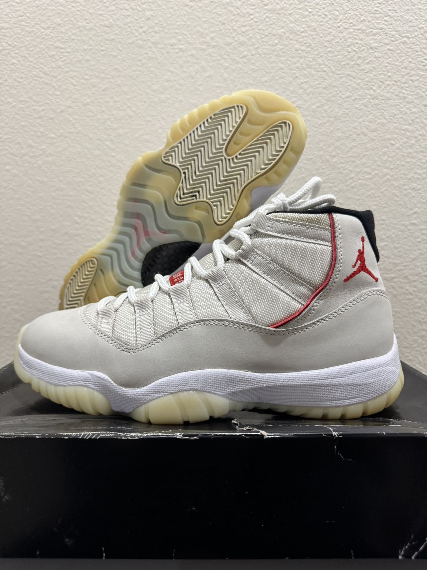 Jordan 11 Retro Platinum Tint Size 8.5 Mens VNDS Worn Once/Excellent 378037-016