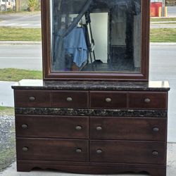 DRESSER WITH MIRROR 