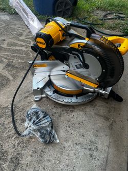 Miter saw 12 in dewalt eletric new