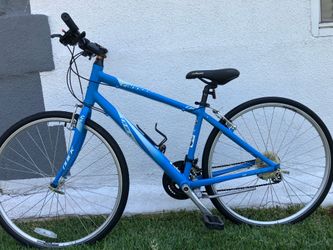 Cannondale quick 6. Hybrid bike. 17 inch frame