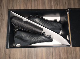 black Adidas predator 7 1/2