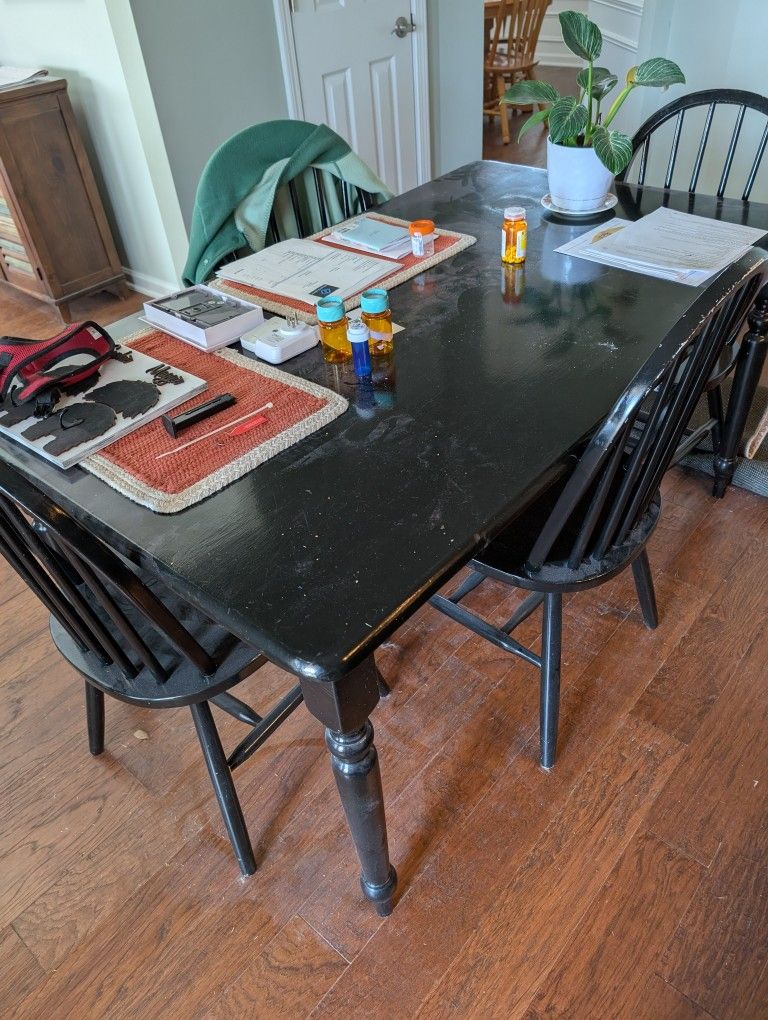 Kitchen Table & Chairs