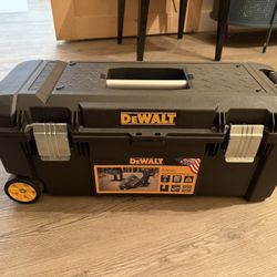 Dewalt 28 in. W 12 Gal. Polypropylene Rolling Tool Box